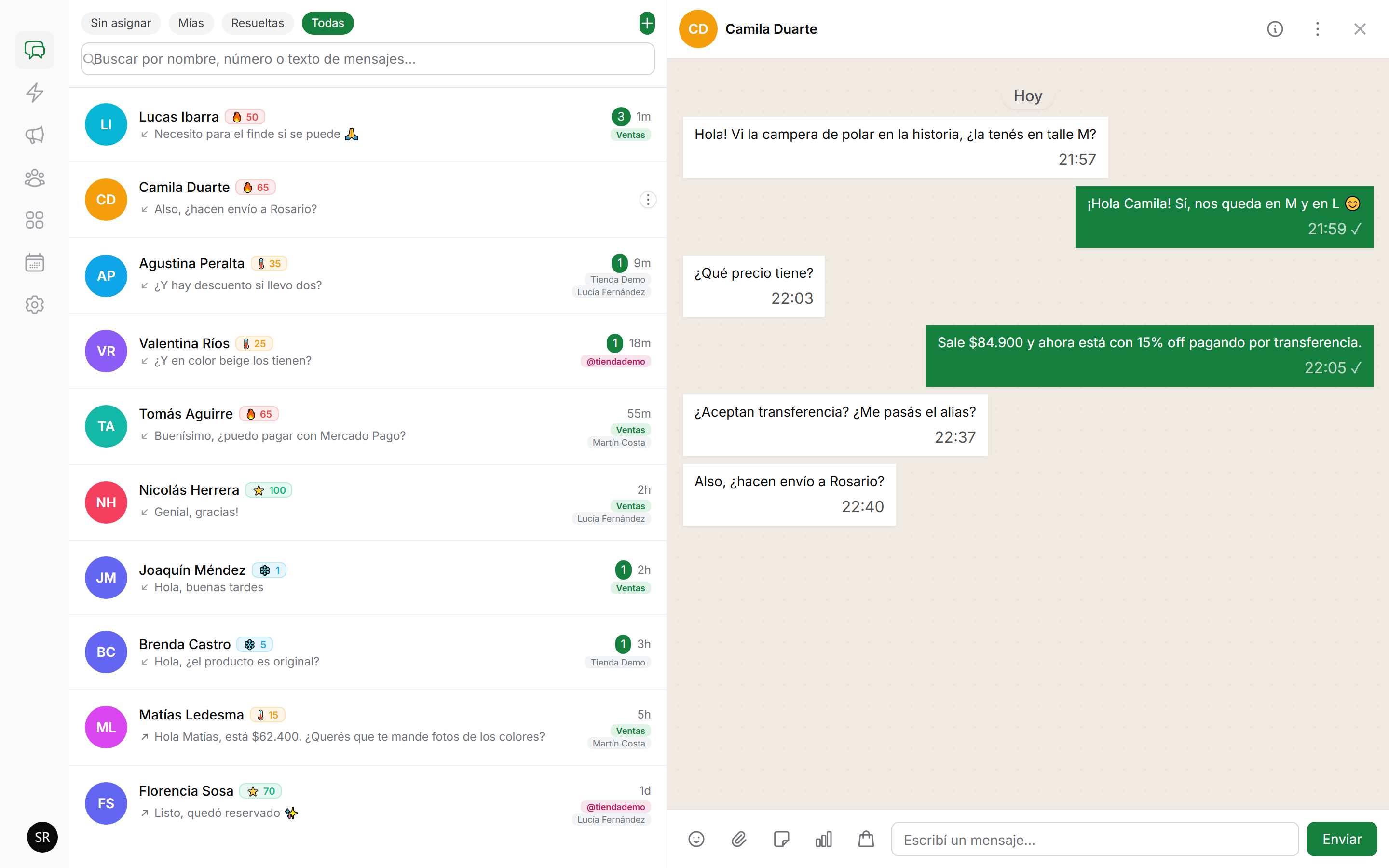 Bandeja de ClientelaPadel con una conversación de WhatsApp abierta